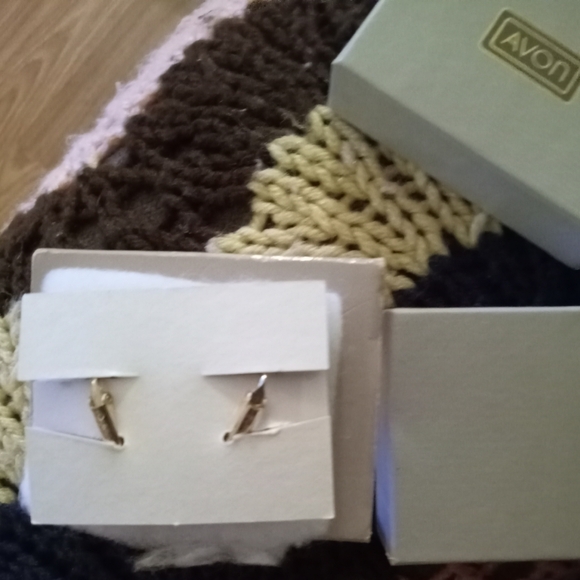 Vintage 1986 clip on earrings named paisley colors dated with sleeve and box - Picture 5 of 8